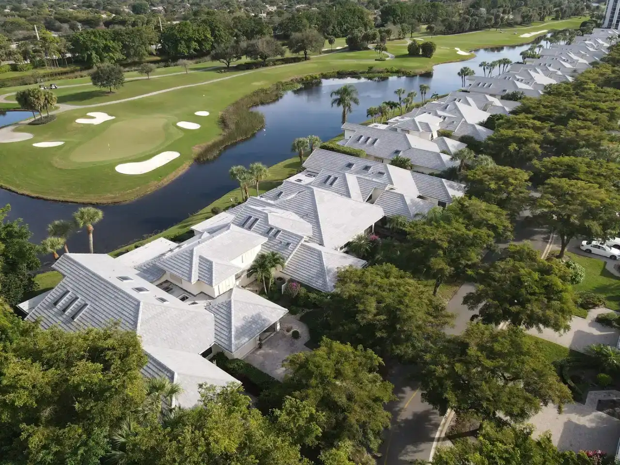 5 Benefits of Hiring a Local Roofing Contractor in Palm Beach County